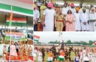 जिला स्तरीय स्वतंत्रता दिवस समारोह के दौरान डिप्टी कमिश्नर परनीत शेरगिल ने राष्ट्रीय ध्वज फहराया