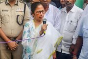 Doctor Murder Case: अपनी ही सरकार में सड़क पर उतरीं CM ममता, महिला डॉक्टर के दोषियों को सजा देने की मांग