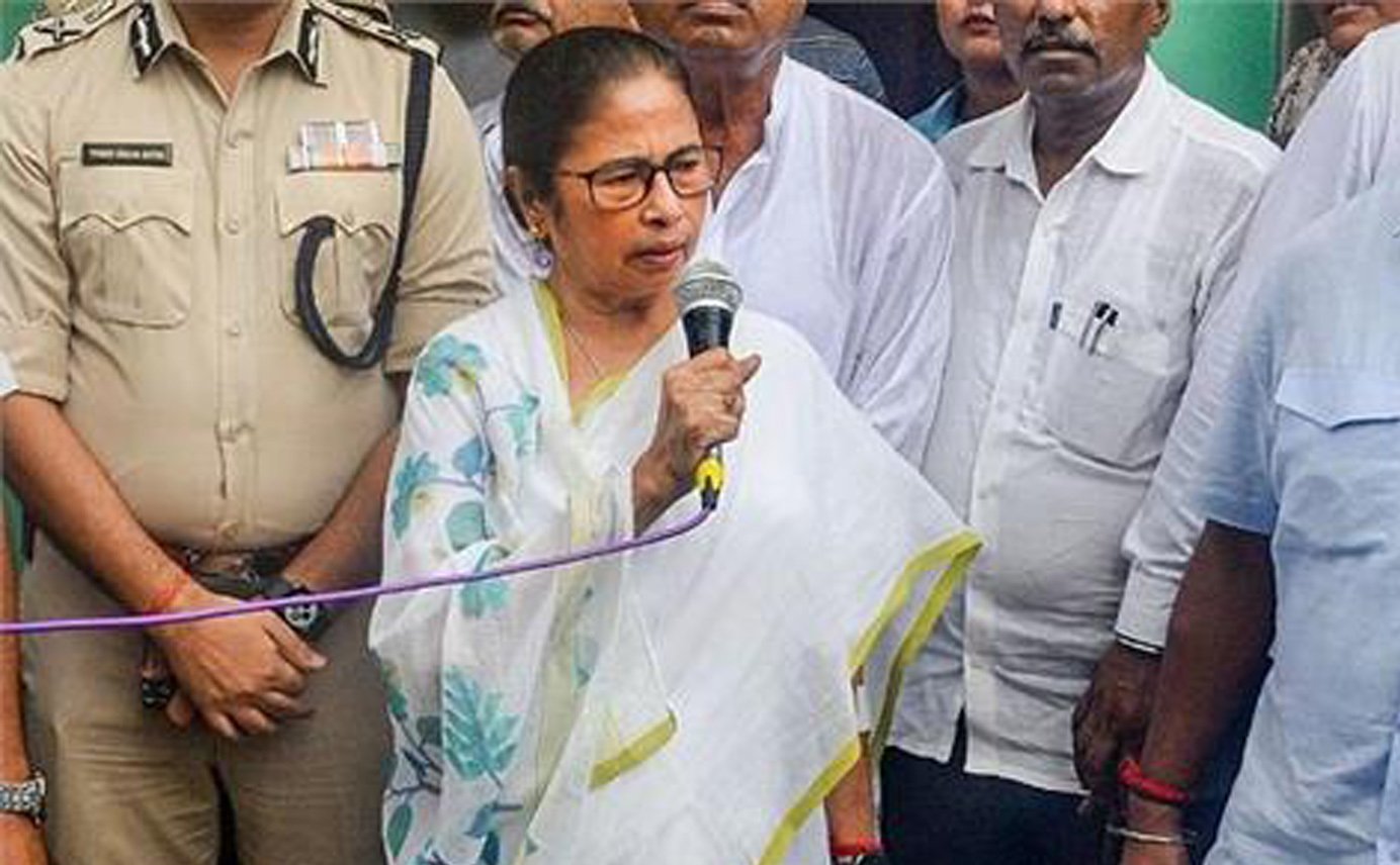 Doctor Murder Case: अपनी ही सरकार में सड़क पर उतरीं CM ममता, महिला डॉक्टर के दोषियों को सजा देने की मांग