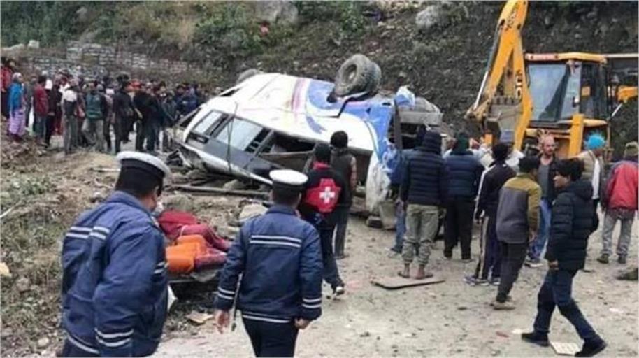 नेपाल में भारतीय यात्रियों को ले जा रही बस के नदी में गिरने से 14 लोगों की मौत