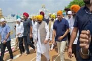 CM मान व मनीष सिसौदिया श्री दरबार साहिब हुए नतमस्तक