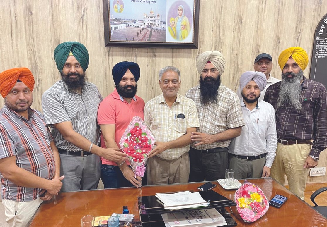 शमशेर सिंह ने डी ई ओ एलीमेंट्री का पद संभाला।