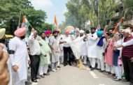 पेट्रोल-डीजल की कीमतों में बढ़ोतरी को लेकर पंजाब कांग्रेस ने सभी जिला मुख्यालयों पर धरना दिया है