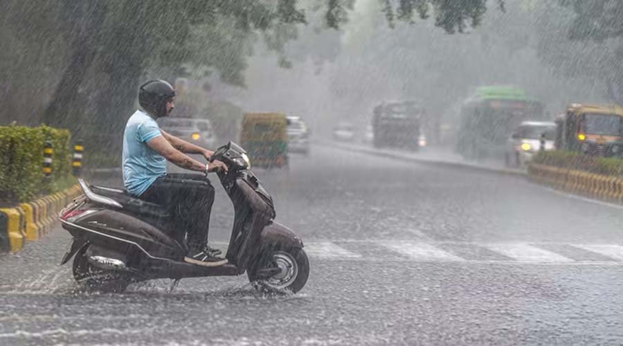 दिल्ली और NCR के कई हिस्सों में बारिश, IMD ने इन राज्यों के लिए किया येलो अलर्ट जारी