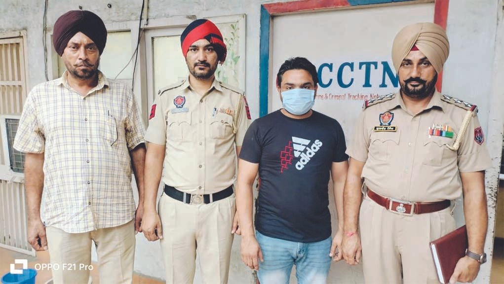 बलात्कार के मामले में 08 वर्ष का भगोड़ा गिरफ्तार