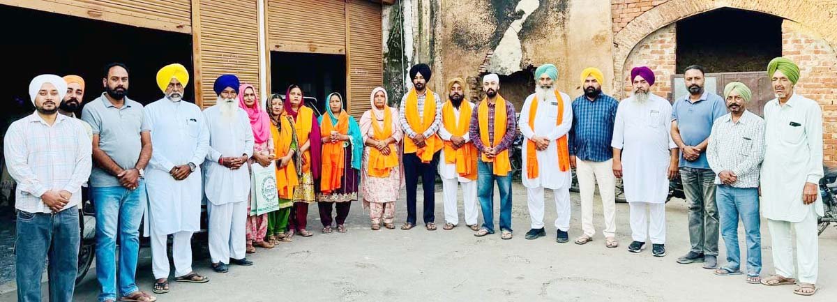 गांव जल्ला की नवनिर्वाचित पंचायत ने गांव वासियों के साथ गुरुद्वारा श्री ज्योति सरूप साहिब में माथा टेका