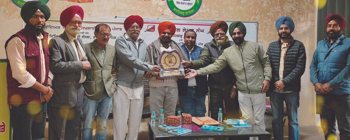 दस कहानियों के समीक्षकों के साथ एक विशेष कार्यक्रम।