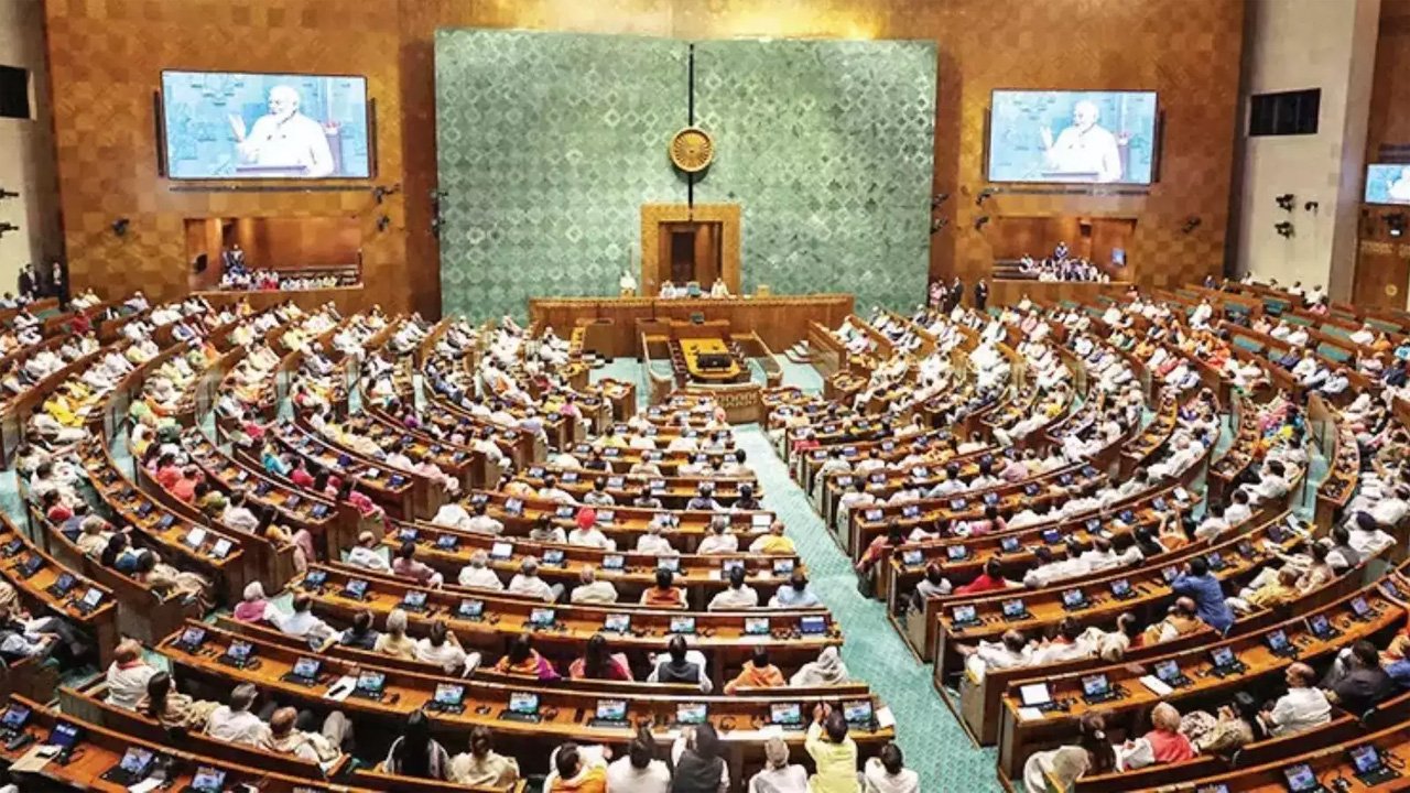 संसद में आज पेश होने जा रहा ‘एक राष्ट्र-एक चुनाव’ विधेयक, शीतकालीन सत्र में भारी हंगामे के आसार