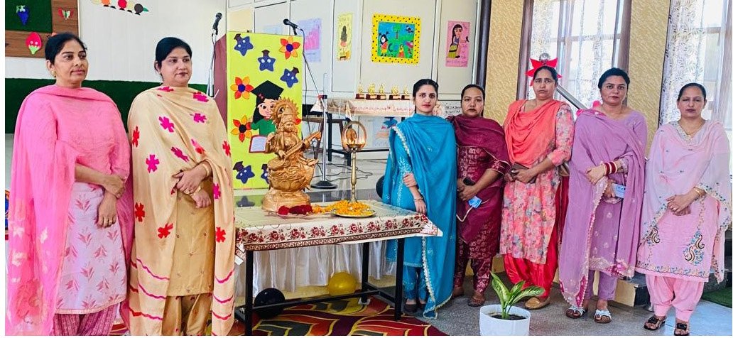 गार्डन वैली स्कूल में ओरिएंटेशन कार्यक्रम और ग्रेजुएशन दिवस मनाया गया