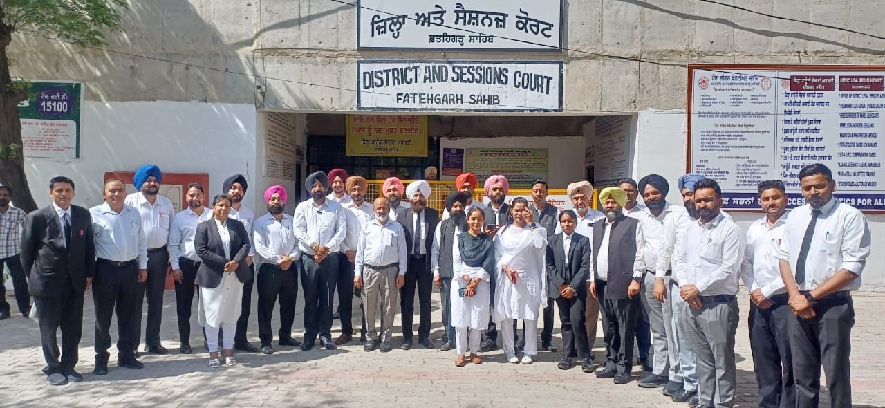 यह मामला पठानकोट में एक वकील के खिलाफ दर्ज एफ आई आर से जुड़ा है।