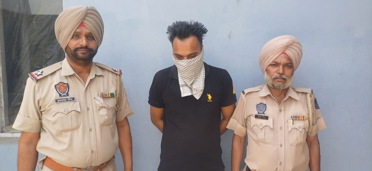 एक व्यक्ति को 180 गोलियों और 500 रुपये के साथ गिरफ्तार किया गया।