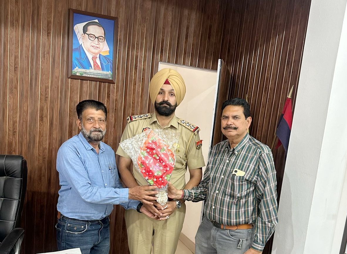 नवनियुक्त एस एच ओ इंस्पेक्टर अर्शदीप शर्मा ने कहा कि वह सरकार द्वारा उन्हें सौंपी गई ड्यूटी को जिम्मेदारी और लगन से निभाएंगे।