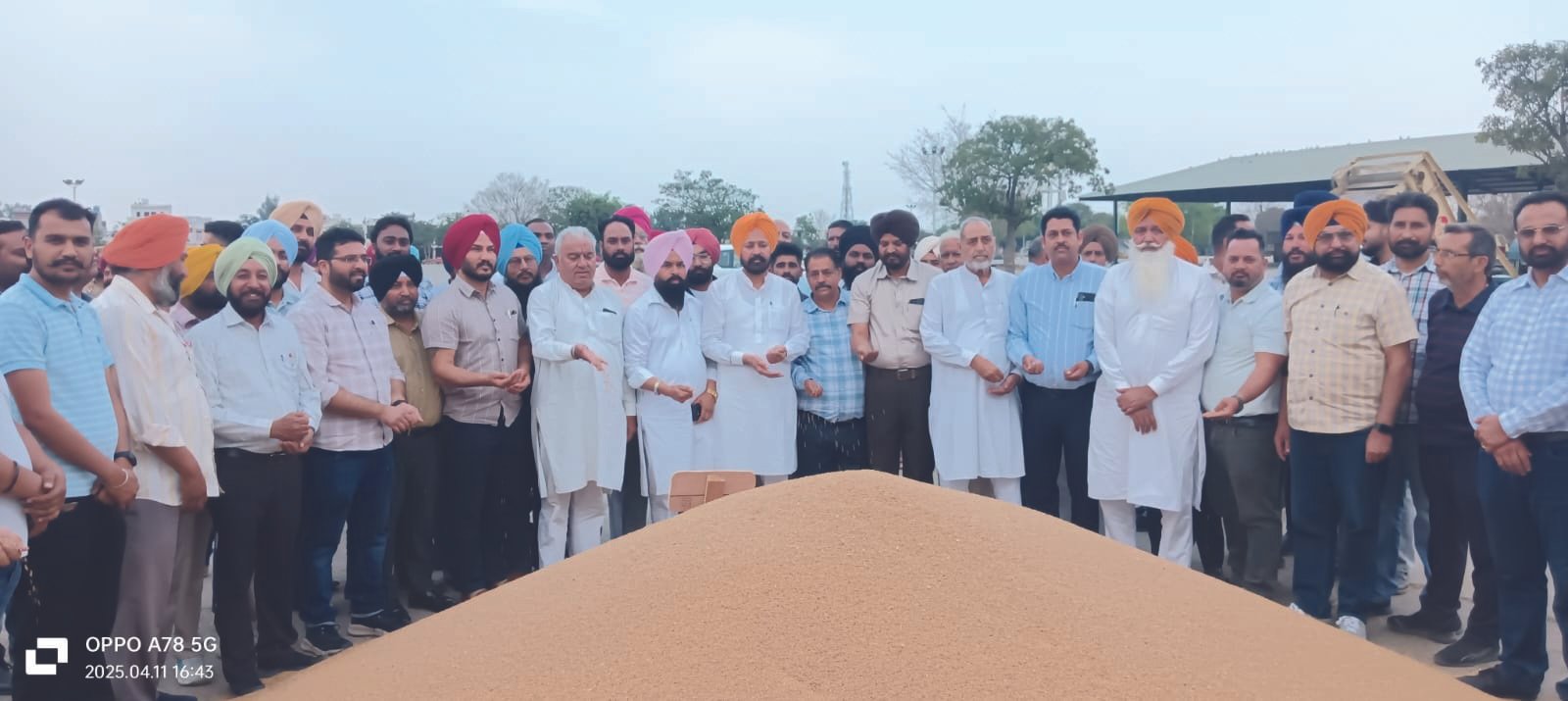 किसानों के बेटों की तरह खेती की गई फसलों का अनाज खरीदा जाएगा- विधायक राय