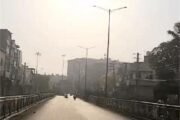 भीषण गर्मी पड़ रही है ,बच्चे व आम लोग घरों में दुबकने को मजबूर
