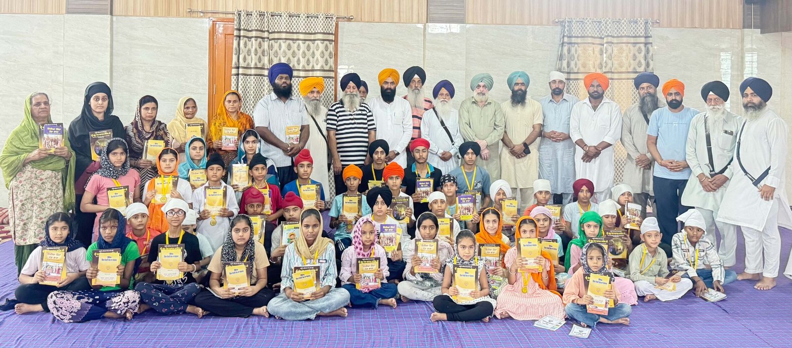 फतेहगढ़ साहिब के सहयोग से फतेहगढ़ साहिब जिले के गांव खानपुर में गुरमीत समर कैंप लगाया।