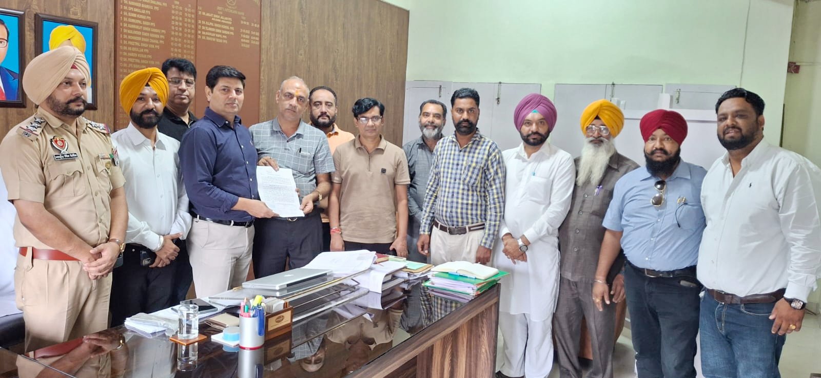 ਪੱਤਰਕਾਰ ਯੂਨੀਅਨ ਨੇ ਜ਼ਿਲ੍ਹਾ ਪੁਲਿਸ ਮੁਖੀ ਨੂੰ ਸੌਂਪਿਆ ਮੰਗ ਪੱਤਰ