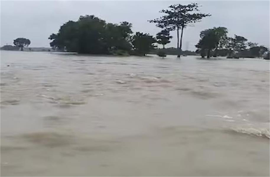 जम्मू में बारिश का कहर: बेघर हुए कई लोग, मुर्दों को भी नहीं मिल रही दो गज जमीन