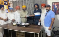 ਟਰੱਕ ਓਪਰੇਟਰਾਂ ਨੇ ਮੁੱਖ ਮੰਤਰੀ ਰਿਲੀਫ਼ ਫੰਡ ਲਈ ਵਿਧਾਇਕ ਰੁਪਿੰਦਰ ਸਿੰਘ ਹੈਪੀ ਨੂੰ ਚੈਕ ਸੌਂਪਿਆ