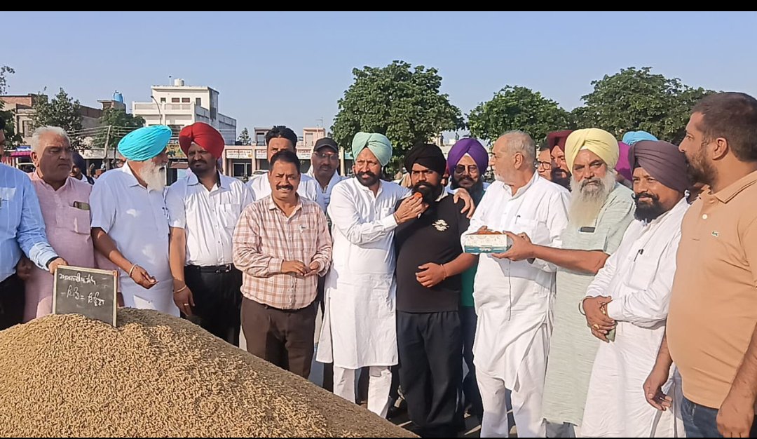ਵਿਧਾਇਕ ਐਡਵੋਕੇਟ ਲਖਬੀਰ ਸਿੰਘ ਰਾਏ ਨੇ ਅਨਾਜ ਮੰਡੀ ਸਰਹਿੰਦ ਵਿਖੇ ਝੋਨੇ ਦੀ ਸਰਕਾਰੀ ਖਰੀਦ ਸ਼ੁਰੂ ਕਰਵਾਈ