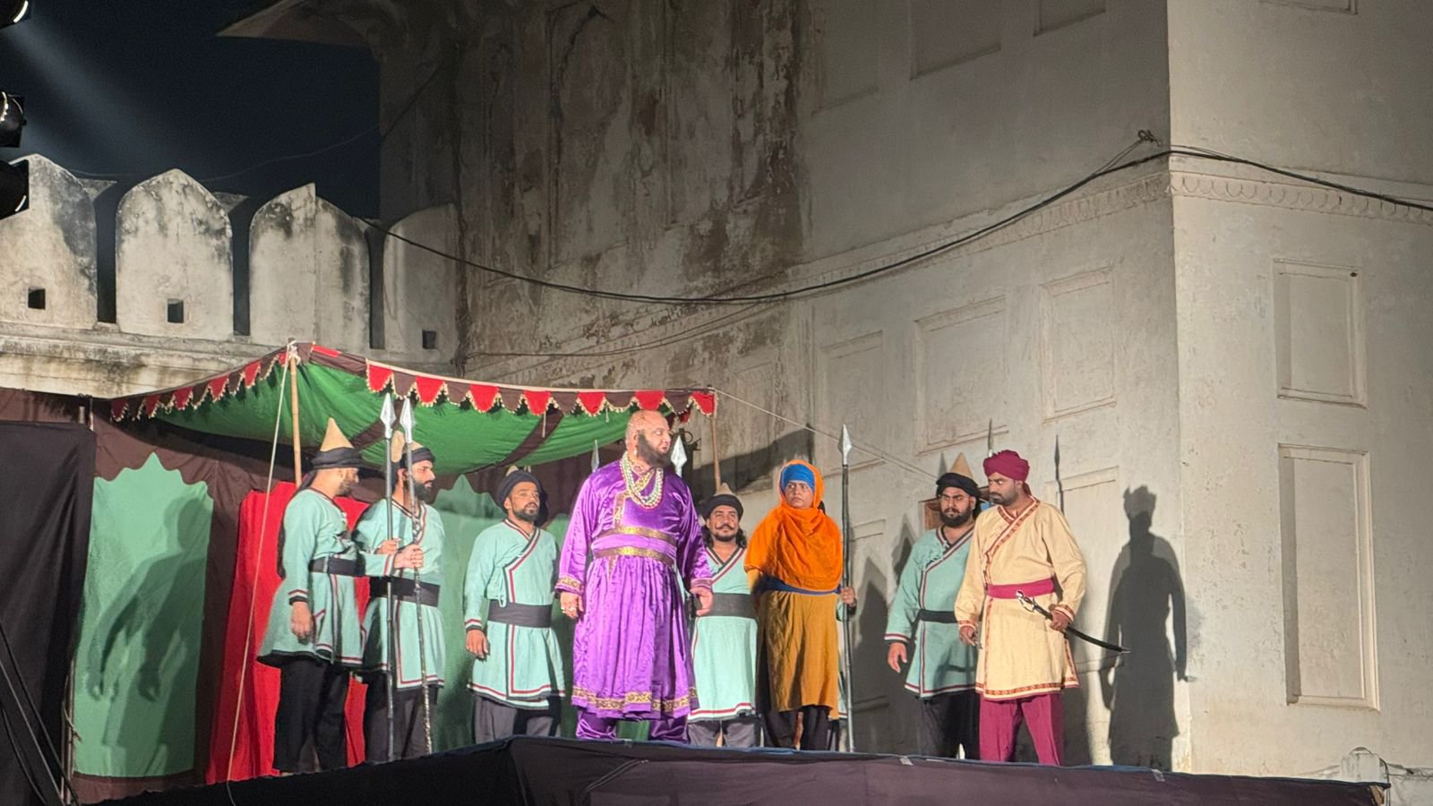 ਆਮ ਖਾਸ ਬਾਗ ਵਿਖੇ ਗੁਰੂ ਗੋਬਿੰਦ ਸਿੰਘ ਜੀ ਦੇ ਜੀਵਨ 'ਤੇ ਅਧਾਰਤ ਸਾਈਟ ਐਂਡ ਸਾਊਂਡ ਪੈਨੋਰਮਾ ਸ਼ੋਅ ਦੀ ਭਾਵਪੂਰਤ ਪੇਸ਼ਕਾਰੀ