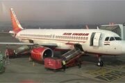Air India की दिल्ली-मुंबई फ्लाइट की इमरजेंसी लैंडिंग: टेकऑफ के तुरंत बाद आई तकनीकी खराबी, सुरक्षित लौटे यात्री