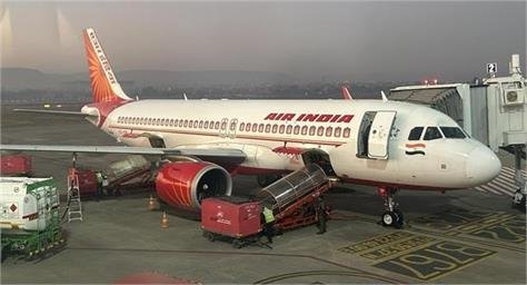 Air India की दिल्ली-मुंबई फ्लाइट की इमरजेंसी लैंडिंग: टेकऑफ के तुरंत बाद आई तकनीकी खराबी, सुरक्षित लौटे यात्री