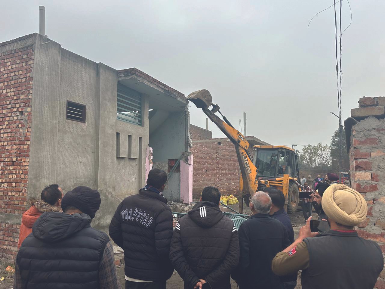 ਮੰਡੀ ਗੋਬਿੰਦਗੜ੍ਹ ਵਿੱਚ ਮਹਿਲਾ ਤਸਕਰ ਦੀ ਨਜਾਇਜ਼ ਉਸਾਰੀ 'ਤੇ ਚੱਲਿਆ ਪੀਲਾ ਪੰਜਾ