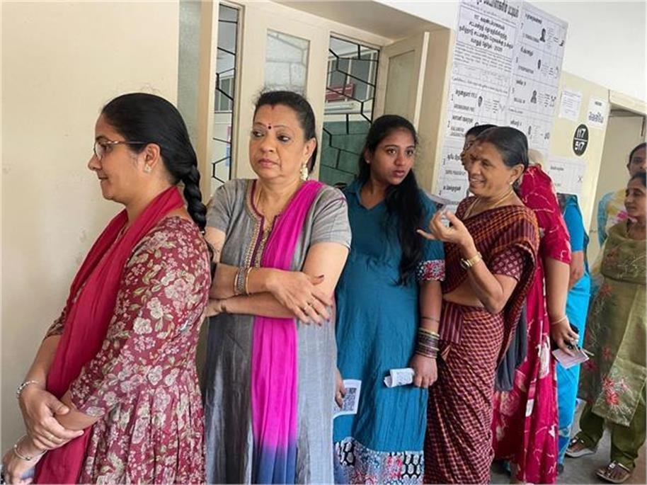 सुबह 9 बजे तक बंगाल में 18.76% मतदान दर्ज, 16 जिलों में वोटिंग जारी