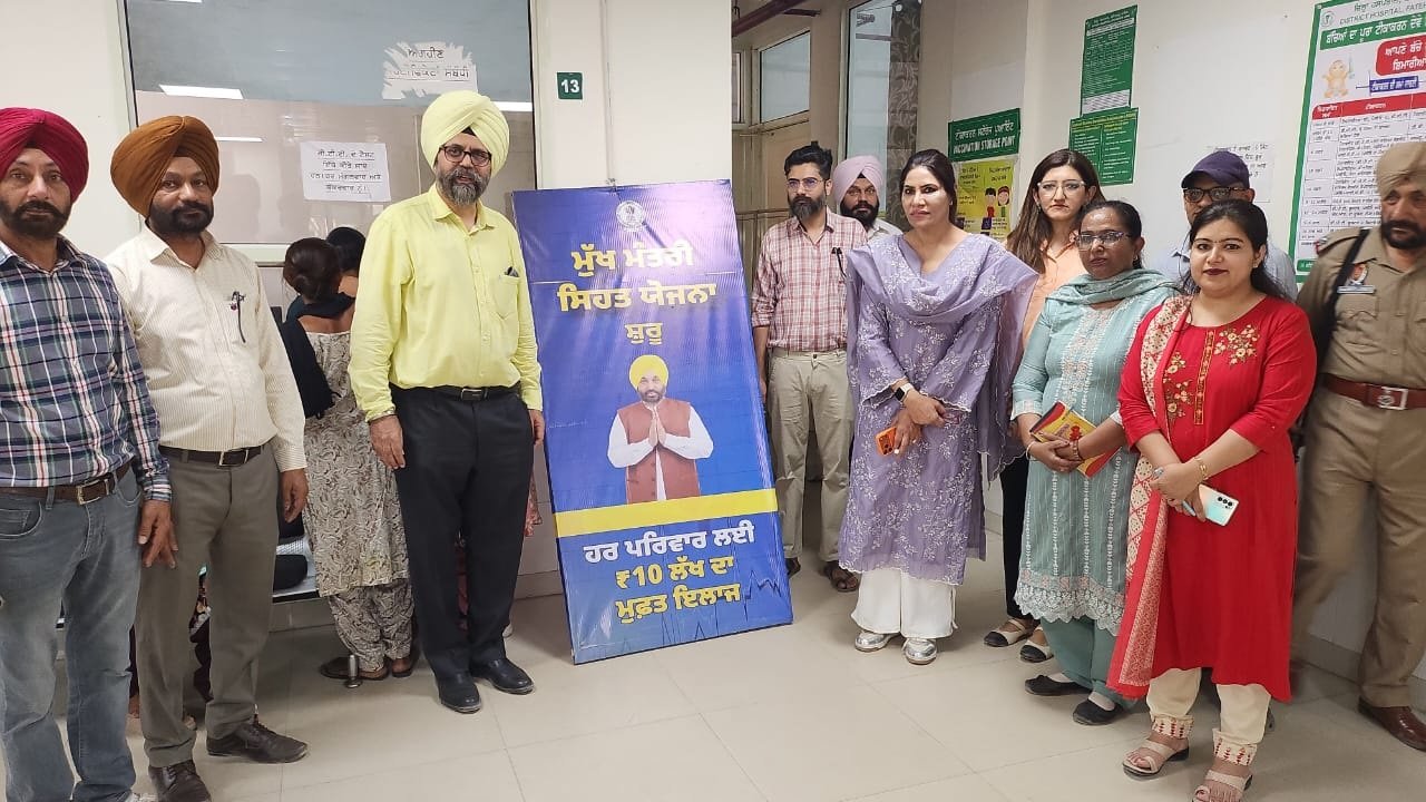 जिला अस्पताल में मुख्यमंत्री स्वास्थ्य योजना कार्ड बनाने के लिए एक और काउंटर खोला गया – सिविल सर्जन