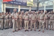 नगर काउंसिल चुनावों के मद्देनज़र पुलिस ने फ्लैग मार्च निकाला, वाहनों की की जांच