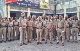 नगर काउंसिल चुनावों के मद्देनज़र पुलिस ने फ्लैग मार्च निकाला, वाहनों की की जांच